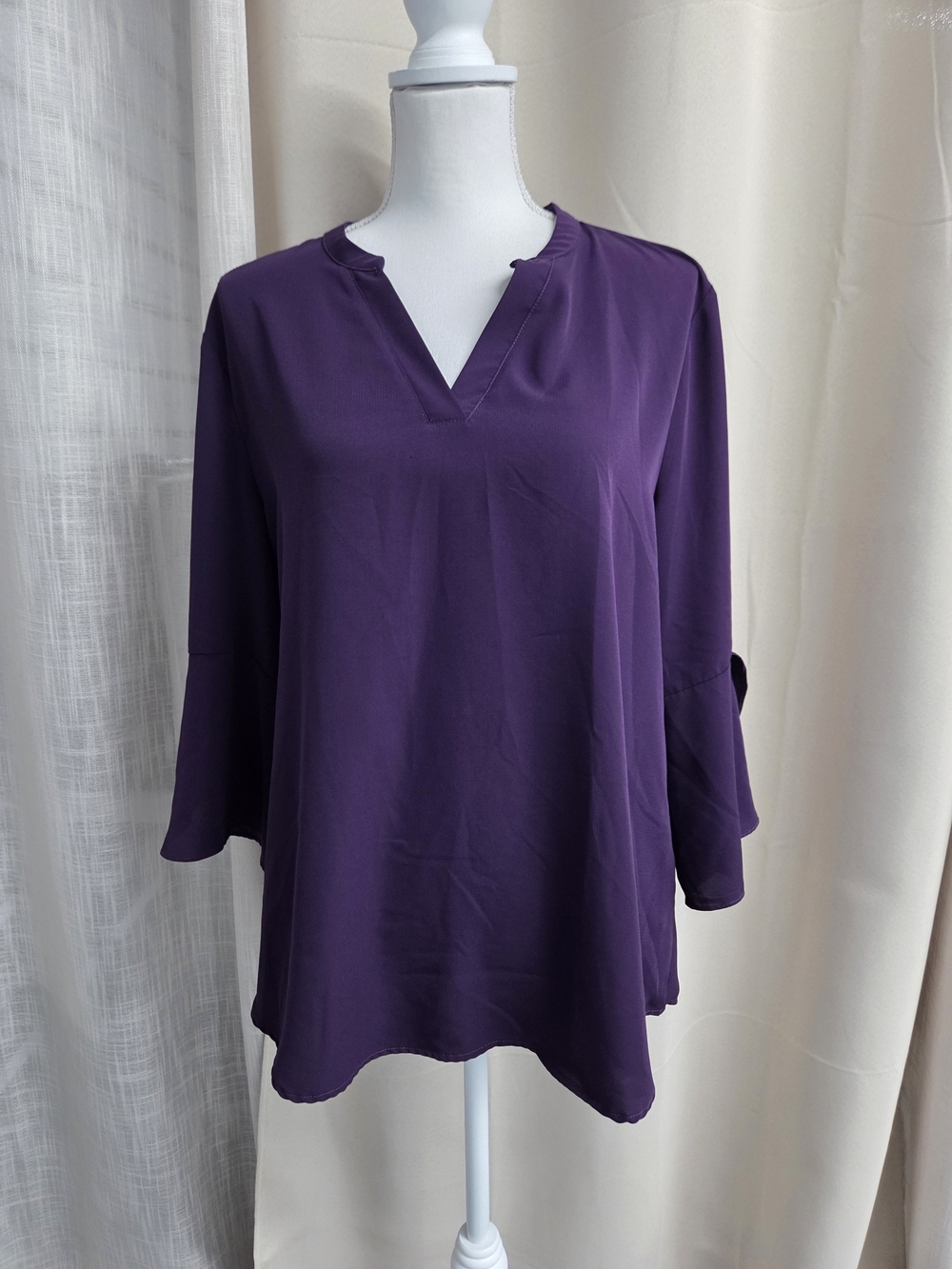 Gaharu Relaxed Split-Neck Tunic Top in Deep Plum Feminine Size L